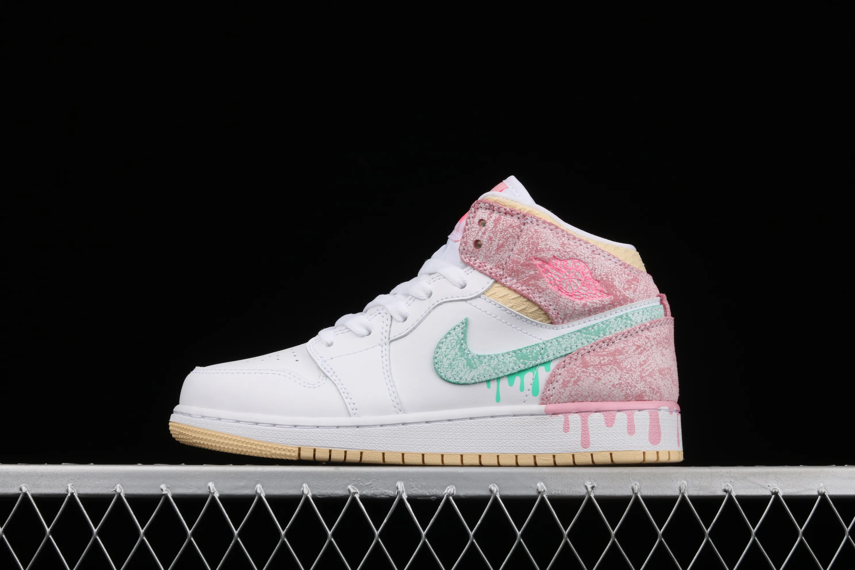 All categories Air Jordan Jordan series basketball shoes Air Jordan 1 Mid G version pure original Air Jordan 1 Mid GS AJ1 Joe 1 Ice Cream Zhongbang basketball shoes DD1666-100